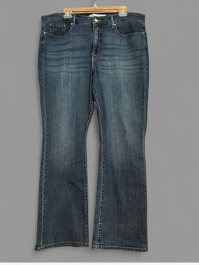 Women's Levi’s Signature mid rise bootcut size 18 jeans, stretch, W 34”, L 32”